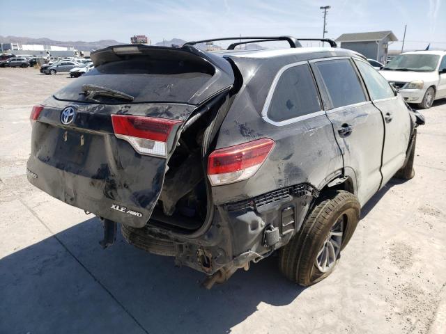 Photo 4 from auction – 2018 TOYOTA HIGHLANDER with VIN 5TDJZRFH6JS835241