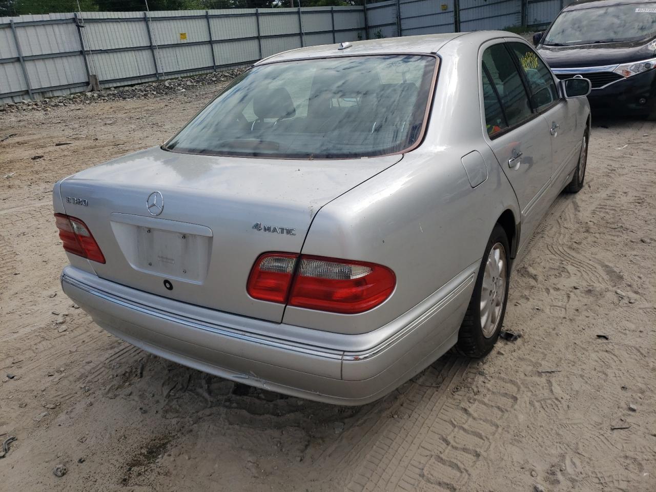 Photo 4 from auction – 2000 MERCEDES-BENZ E 320 4MAT with VIN WDBJF82J2YX036636