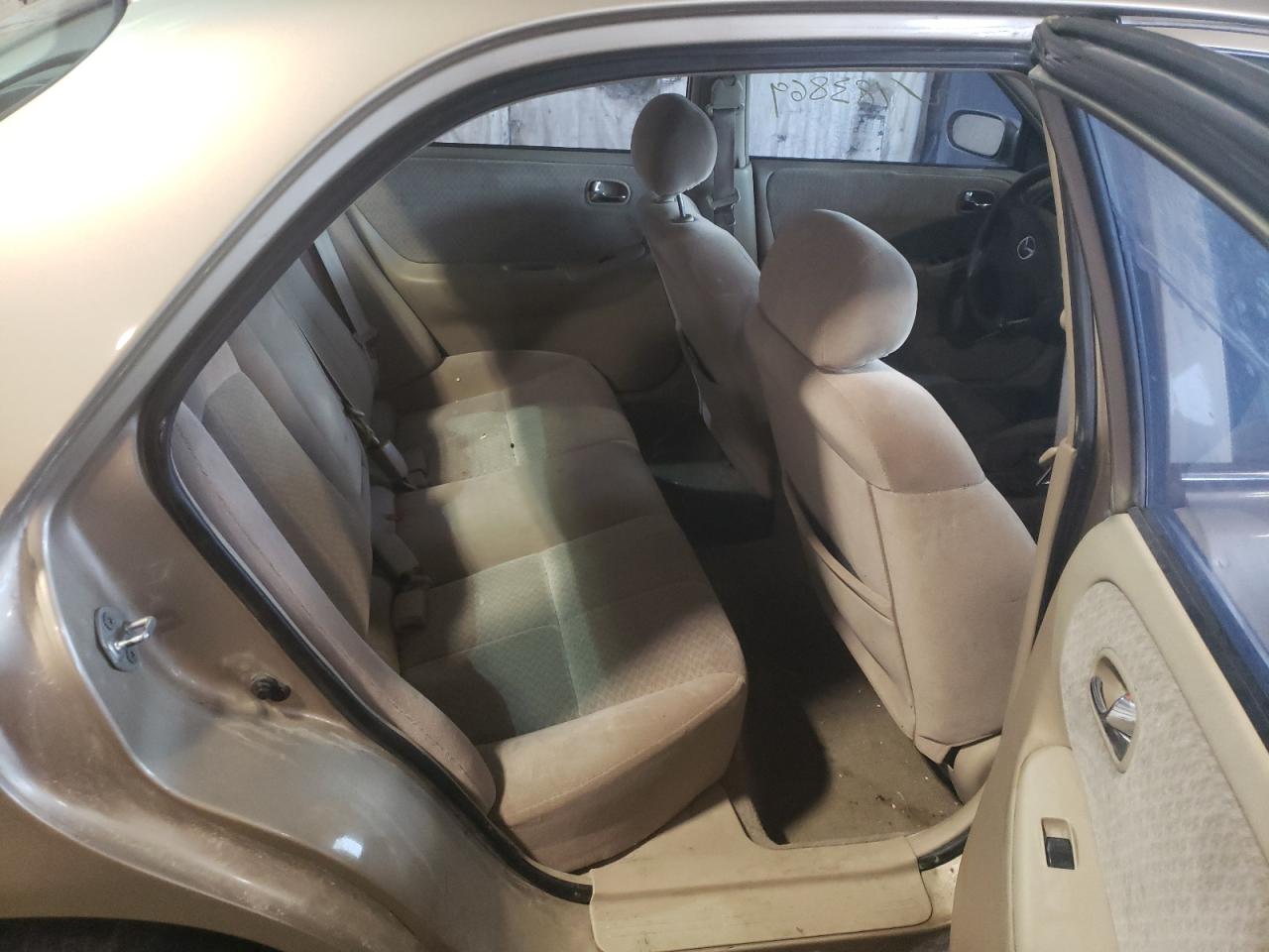 Photo 18 from auction – 2000 MAZDA 626 ES with VIN 1YVGF22C9Y5153663