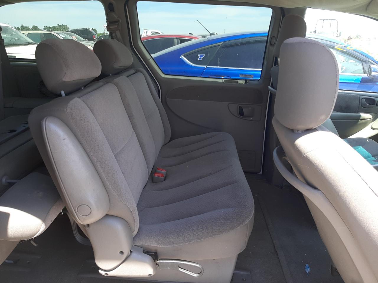 Photo 6 from auction – 2001 CHRYSLER TOWN & COU with VIN 2C4GP44311R310994