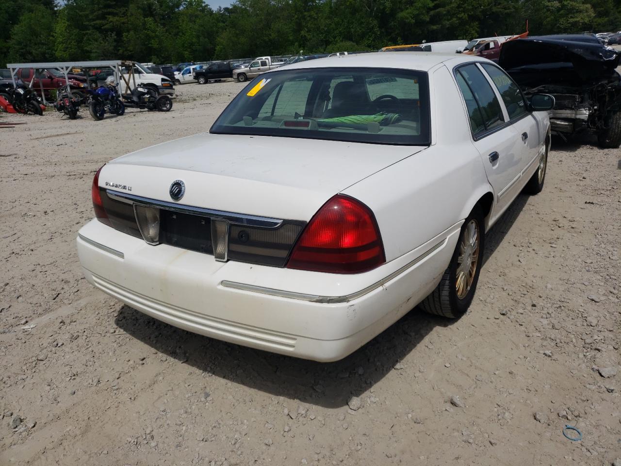 Photo 4 from auction – 2010 MERCURY GRAND MARQ with VIN 2MEBM7FV2AX612890