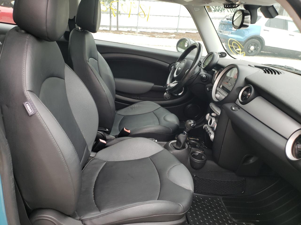 Photo 19 from auction – 2010 MINI COOPER with VIN WMWMF3C54ATZ23555