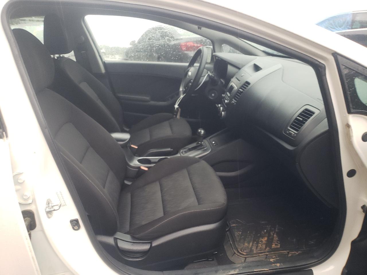 Photo 5 from auction – 2016 KIA FORTE LX with VIN KNAFK4A65G5495708