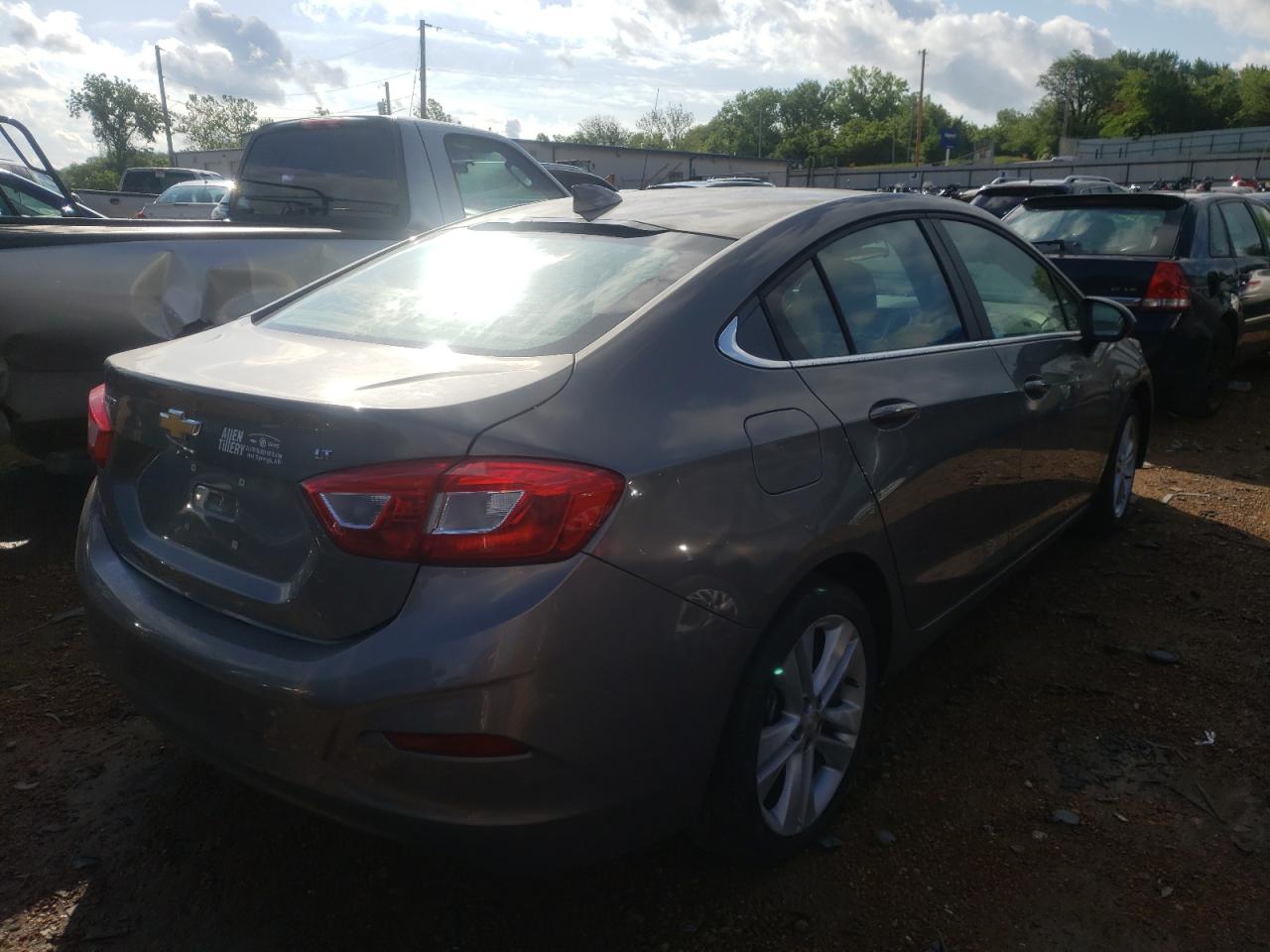 Photo 4 from auction – 2017 CHEVROLET CRUZE LT with VIN 3G1BE5SM5HS556423