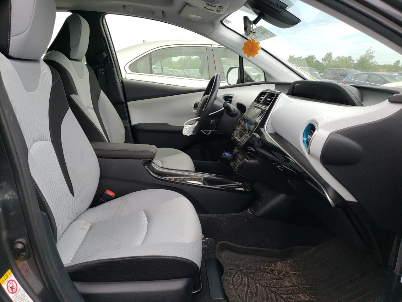 Photo 5 from auction – 2016 TOYOTA PRIUS with VIN JTDKARFUXG3003274