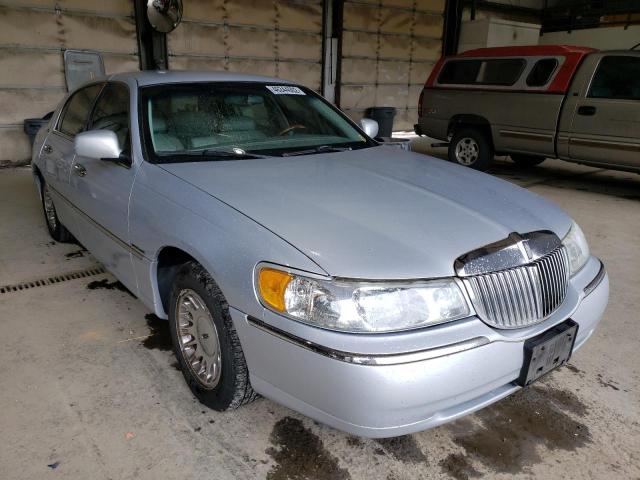 LINCOLN TOWN CAR C 2002 with VIN 1LNHM83W22Y647120 - Photo from auction