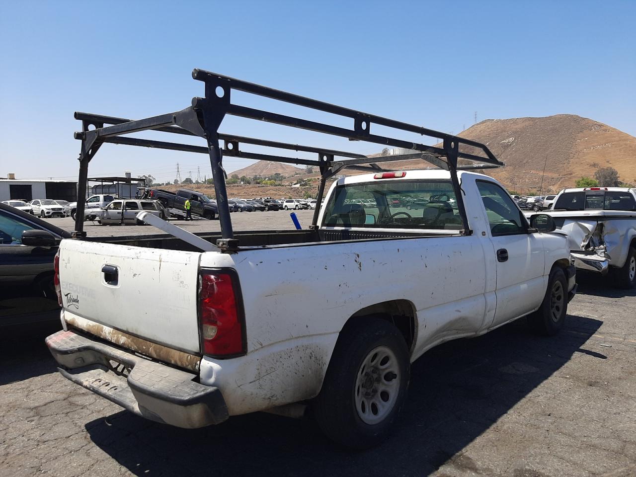 Photo 4 from auction – 2005 CHEVROLET SILVERADO with VIN 1GCEC14V95E185815