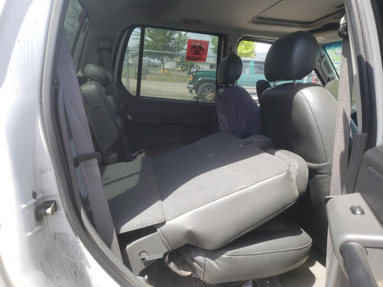 Photo 6 from auction – 2005 FORD EXPLORER S with VIN 1FMZU77K65UB80124