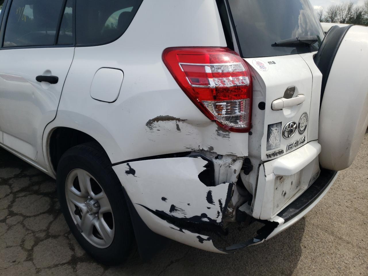 Photo 9 from auction – 2010 TOYOTA RAV4 with VIN JTMBF4DV4AD034134