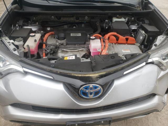 Photo 7 from auction – 2017 TOYOTA RAV4 HV LE with VIN JTMRJREV8HD085705