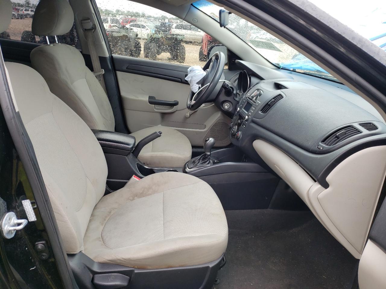 Photo 5 from auction – 2011 KIA FORTE LX with VIN KNAFT4A29B5400991