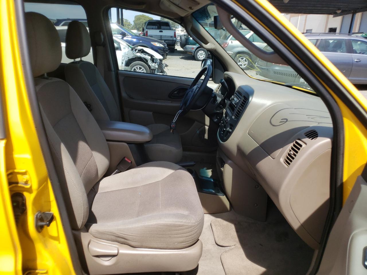 Photo 5 from auction – 2002 FORD ESCAPE XLT with VIN 1FMYU04102KD65310