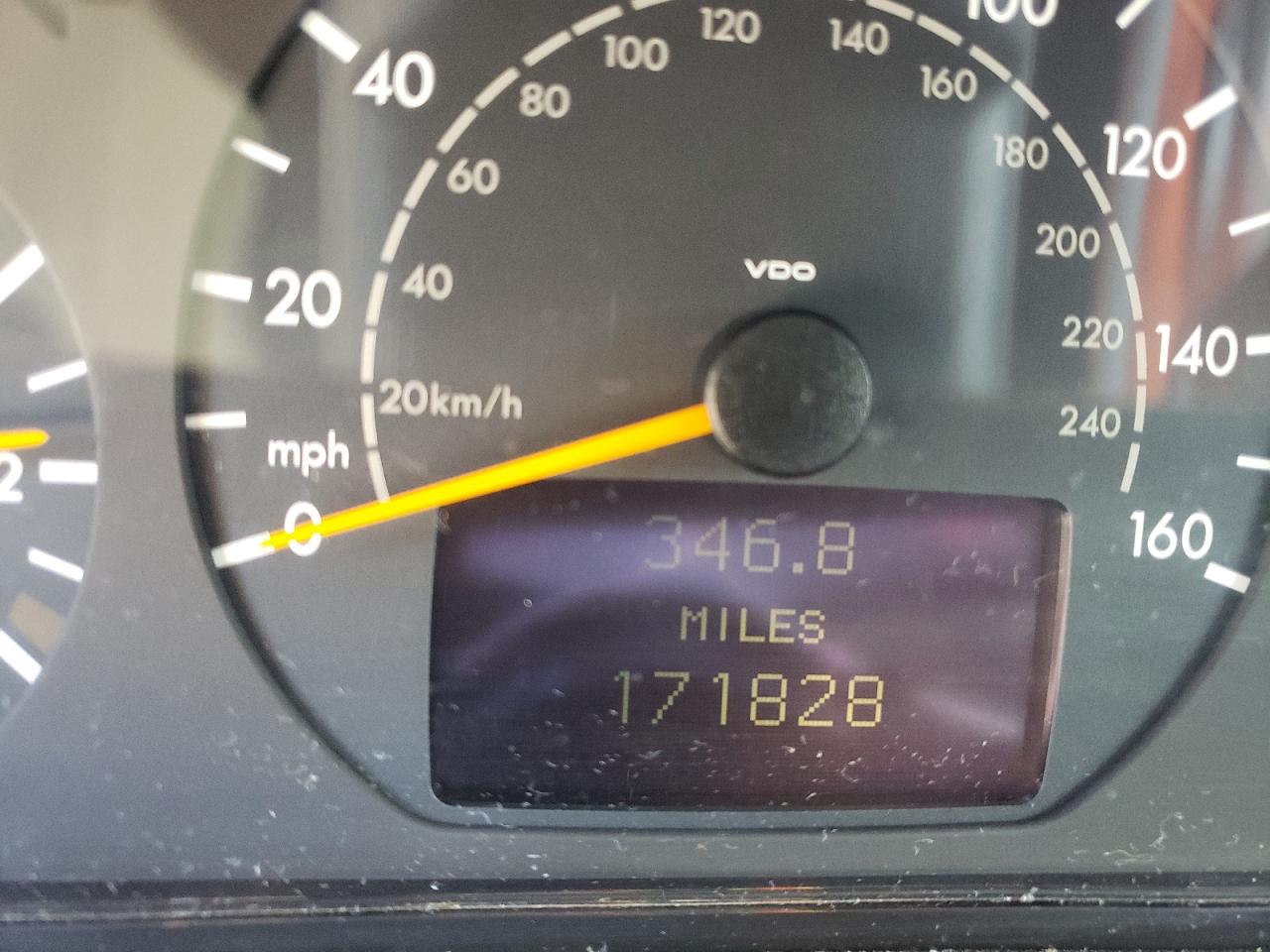 Photo 8 from auction – 2000 MERCEDES-BENZ E 320 4MAT with VIN WDBJF82J2YX036636