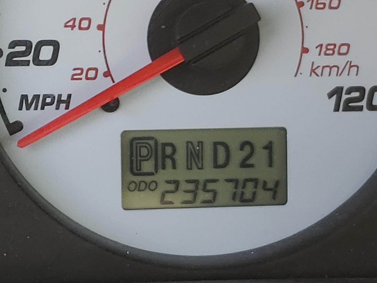 Photo 8 from auction – 2002 FORD ESCAPE XLT with VIN 1FMYU04102KD65310