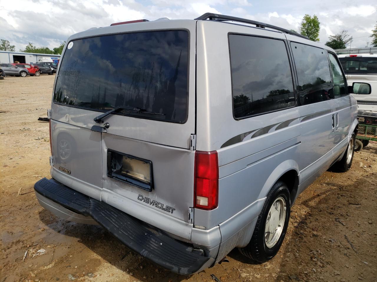 Photo 16 from auction – 2000 CHEVROLET ASTRO with VIN 1GNDM19W4YB202284