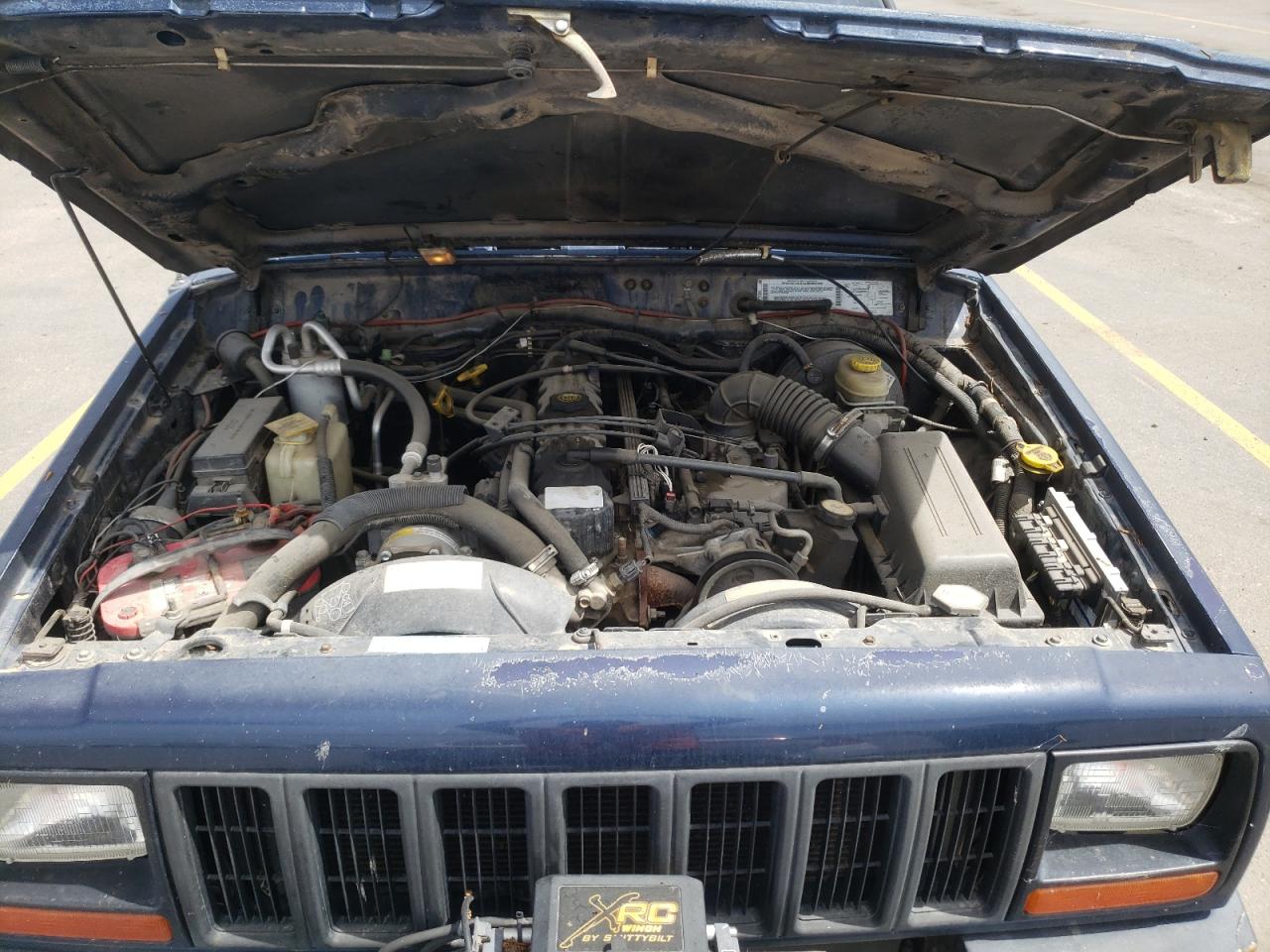 Photo 11 from auction – 2001 JEEP CHEROKEE S with VIN 1J4FF48S41L570132