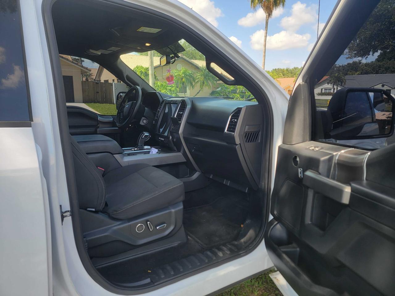 Photo 14 from auction – 2015 FORD F150 SUPER with VIN 1FTFW1EG8FKD45651
