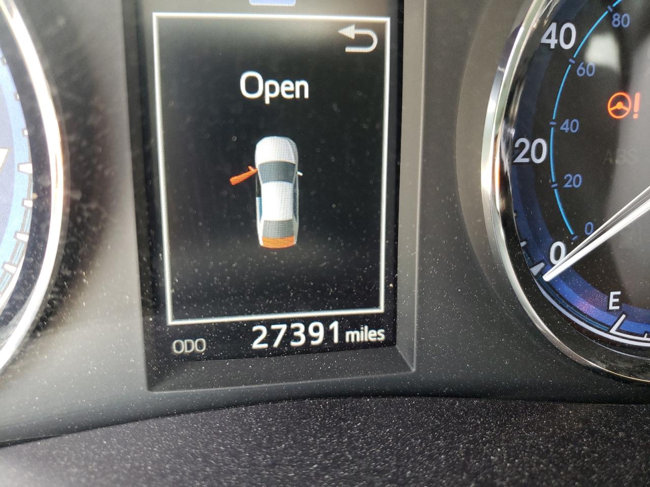 Photo 13 from auction – 2018 TOYOTA COROLLA L with VIN 5YFBURHEXJP799052