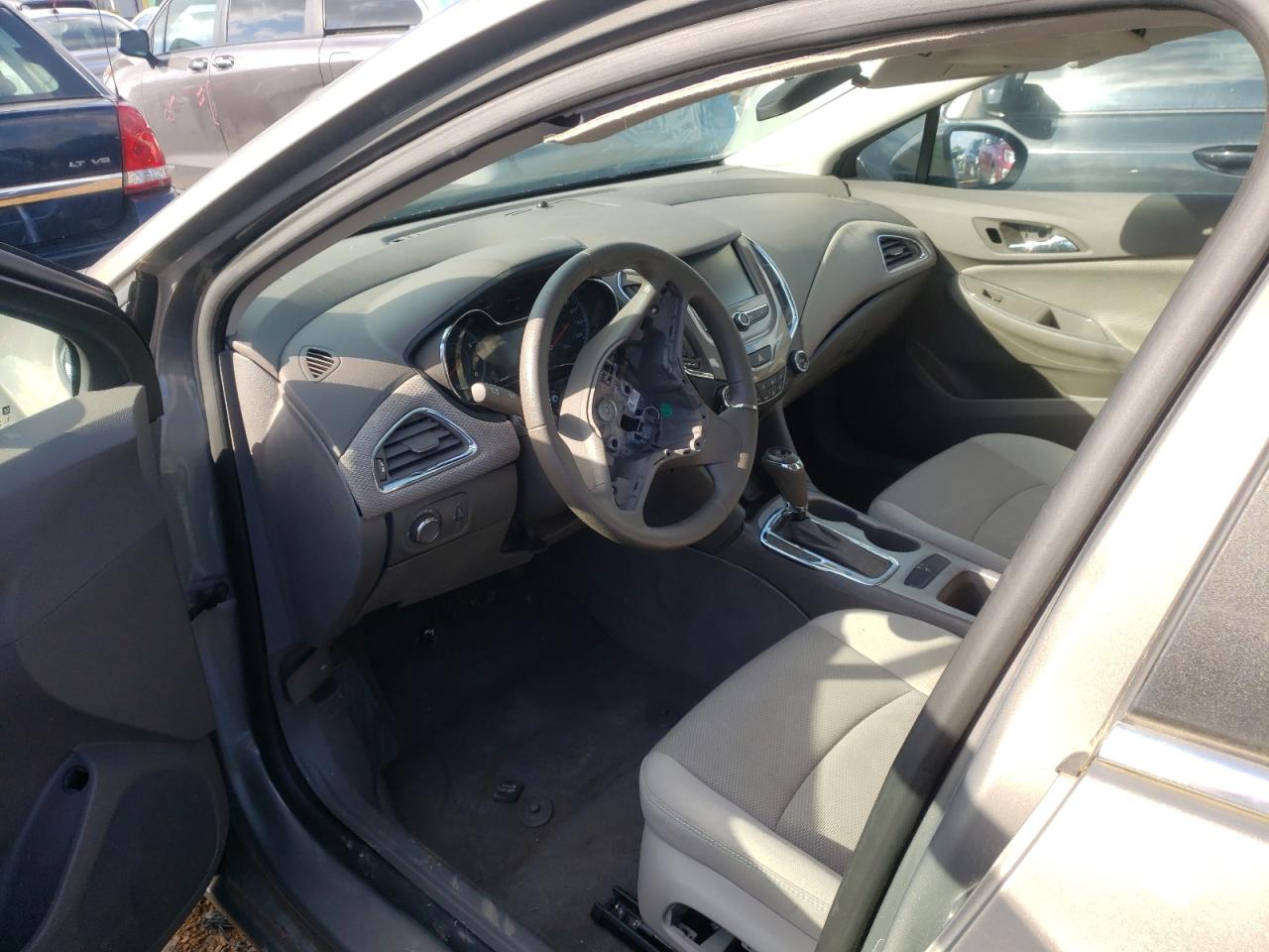 Photo 9 from auction – 2017 CHEVROLET CRUZE LT with VIN 3G1BE5SM5HS556423
