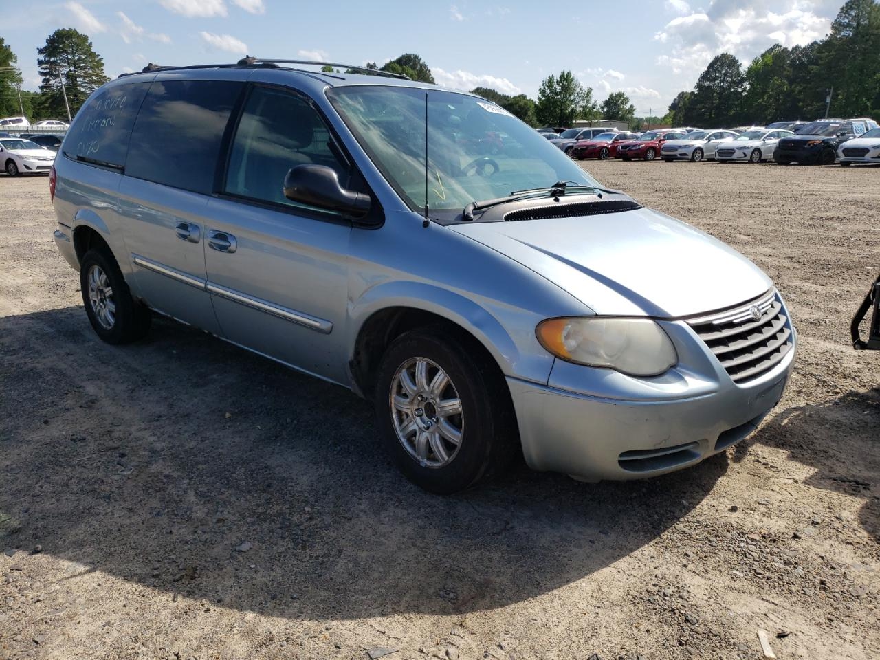 CHRYSLER TOWN & COU 2005 with VIN 2C4GP54L65R370278 - Photo from auction