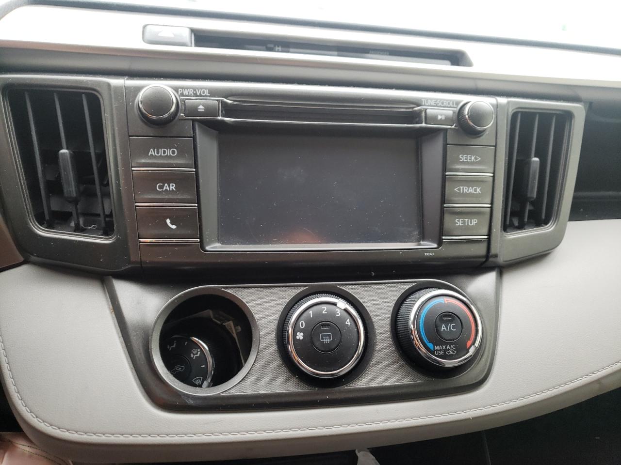 Photo 20 from auction – 2014 TOYOTA RAV4 LE with VIN JTMBFREV0EJ010772