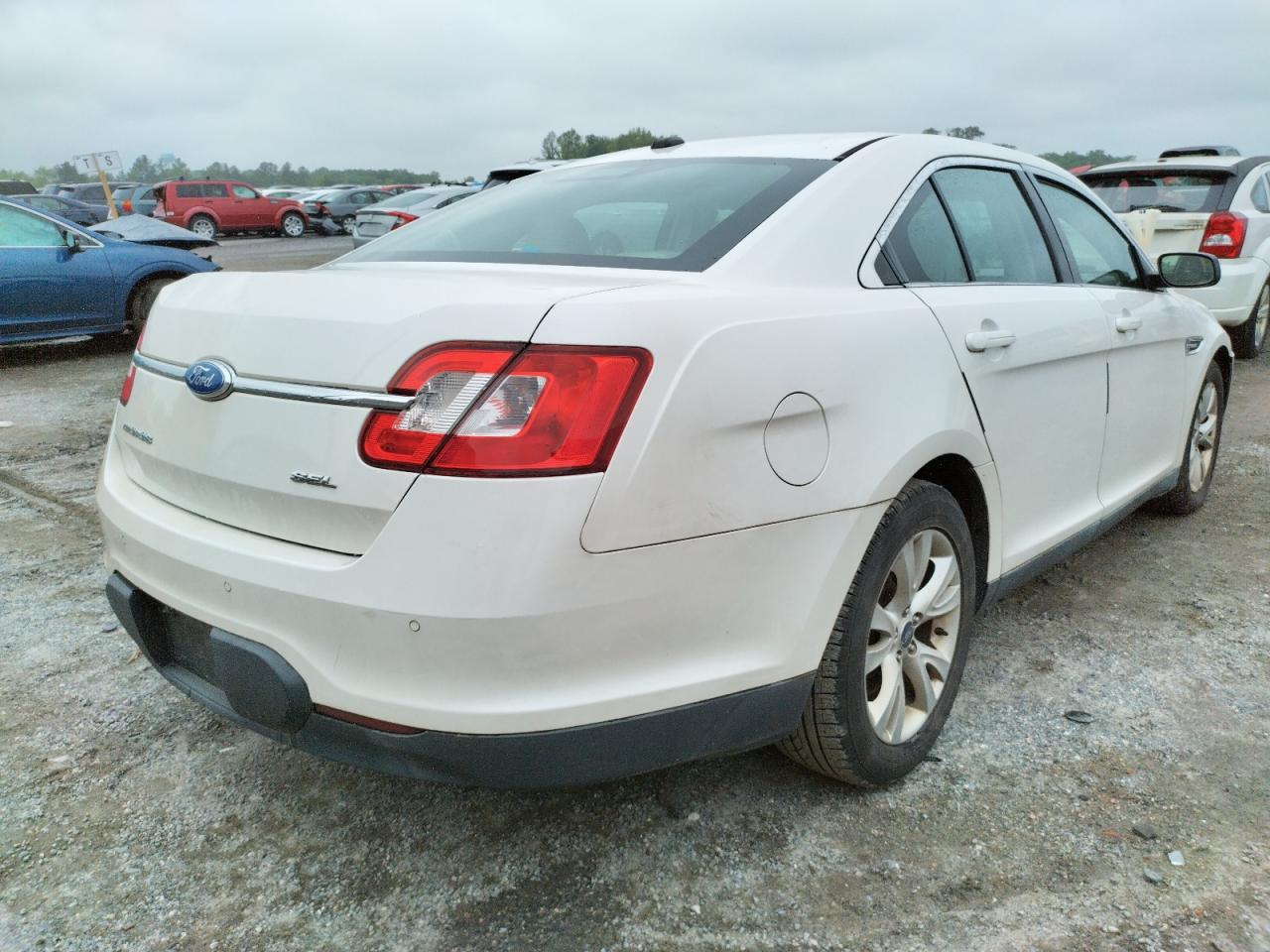 Photo 4 from auction – 2011 FORD TAURUS SEL with VIN 1FAHP2EW5BG171561