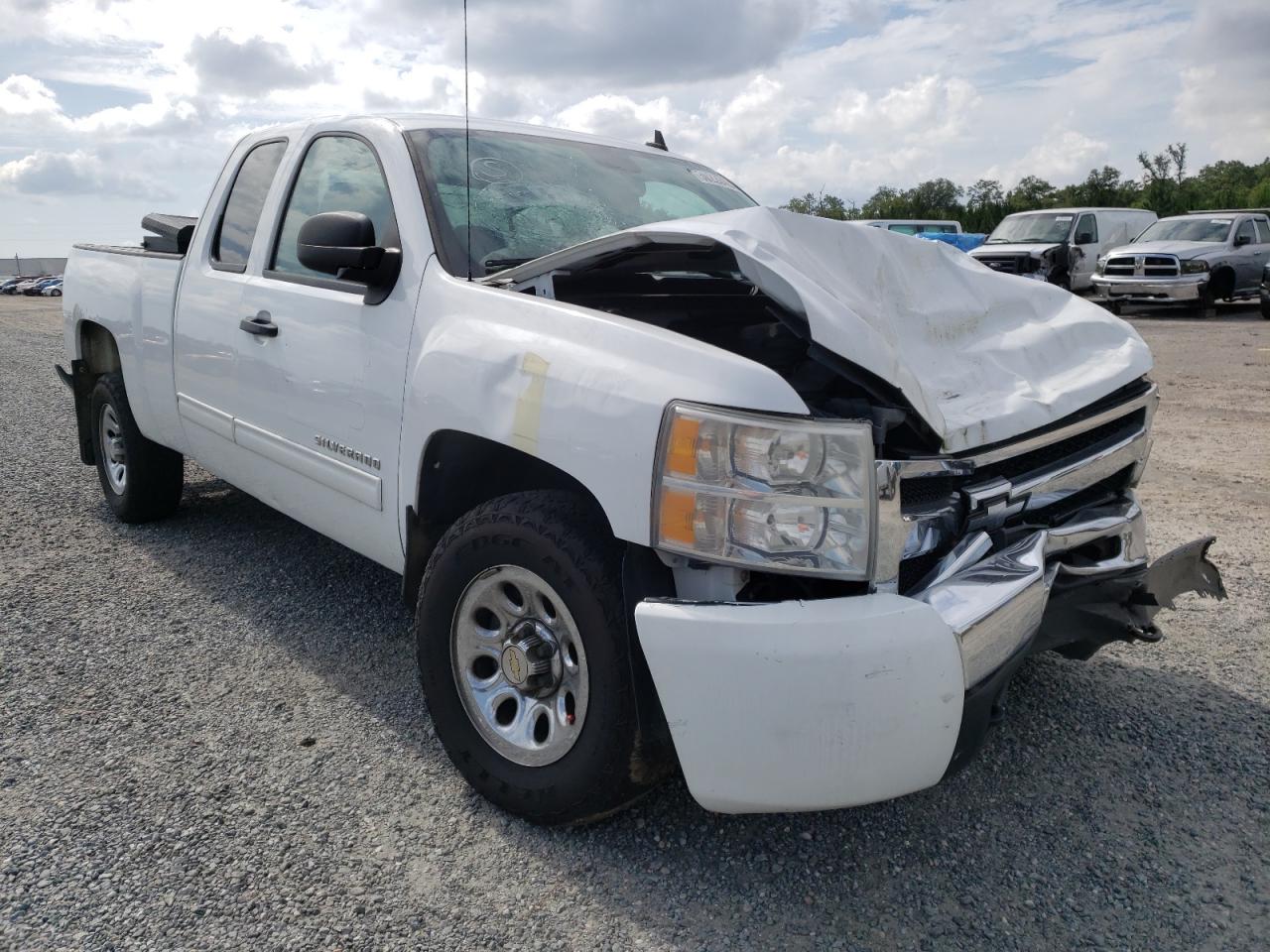 CHEVROLET SILVERADO 2011 with VIN 1GCRCREA2BZ415730 - Photo from auction