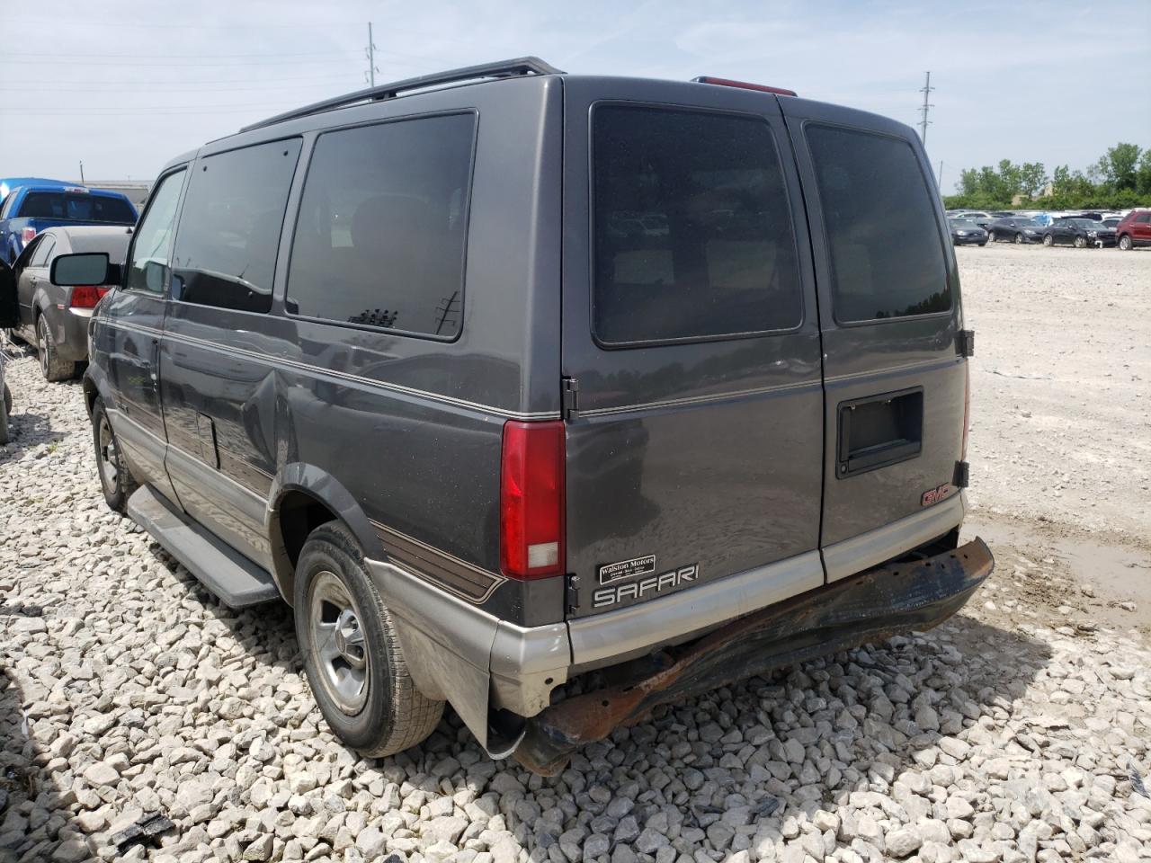 Photo 3 from auction – 2002 GMC SAFARI XT with VIN 1GKDM19X72B502799