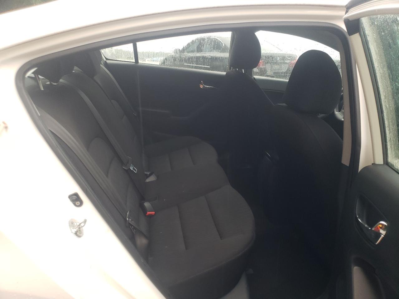 Photo 6 from auction – 2016 KIA FORTE LX with VIN KNAFK4A65G5495708
