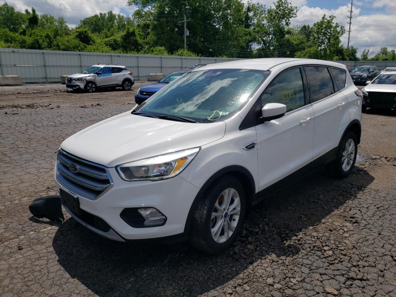 Photo 2 from auction – 2017 FORD ESCAPE SE with VIN 1FMCU9G96HUB31136