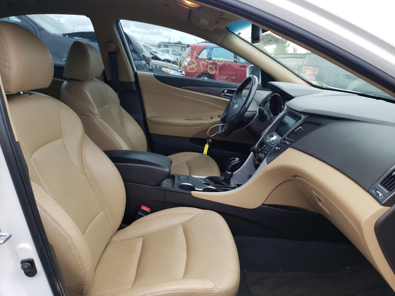 Photo 5 from auction – 2013 HYUNDAI SONATA HYB with VIN KMHEC4A45DA090070