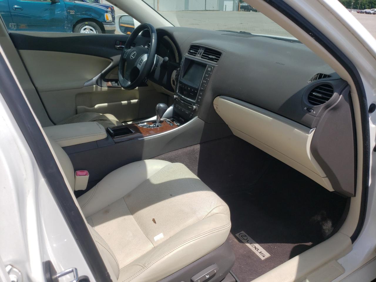 Photo 5 from auction – 2011 LEXUS IS 250 with VIN JTHBF5C24B5140185