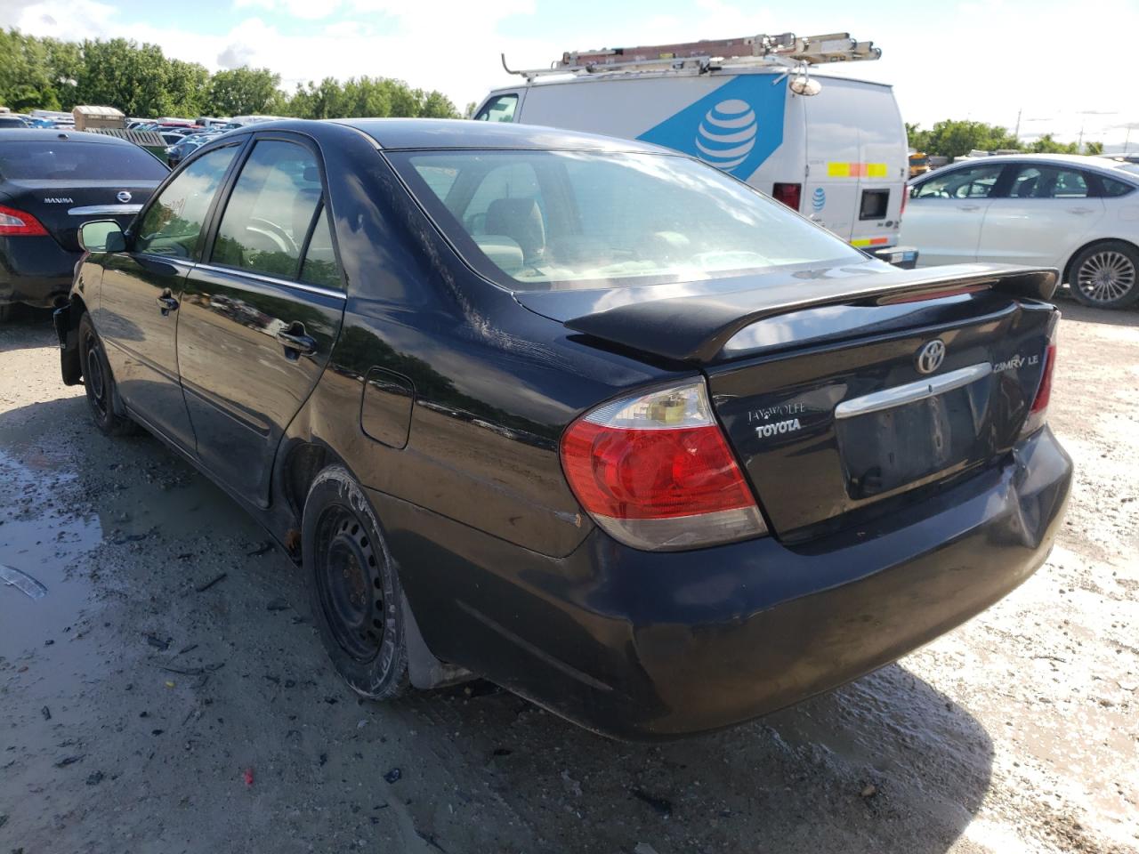 Photo 3 from auction – 2005 TOYOTA CAMRY LE with VIN 4T1BE32K35U033936