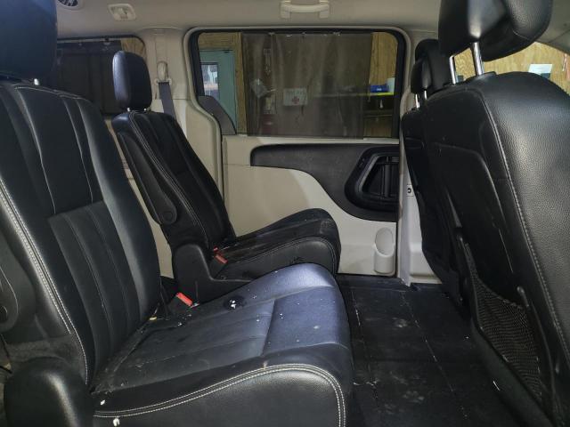 Photo 6 from auction – 2016 CHRYSLER TOWN & COU with VIN 2C4RC1BG3GR188916