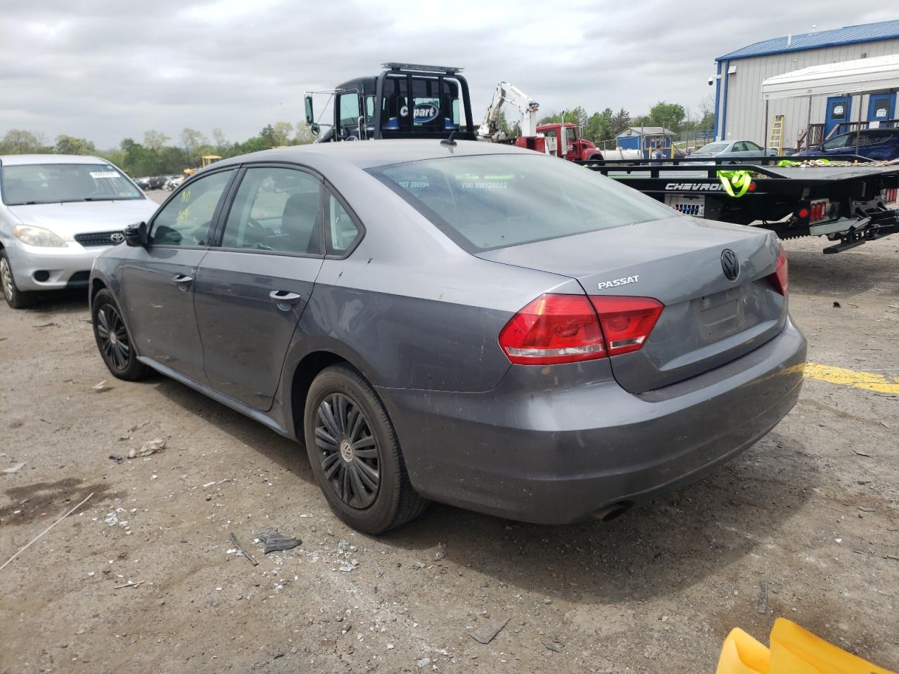 Photo 3 from auction – 2014 VOLKSWAGEN PASSAT S with VIN 1VWAT7A31EC096298