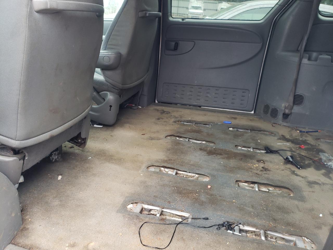 Photo 6 from auction – 2004 DODGE GRAND CARA with VIN 1D4GP24R84B581789