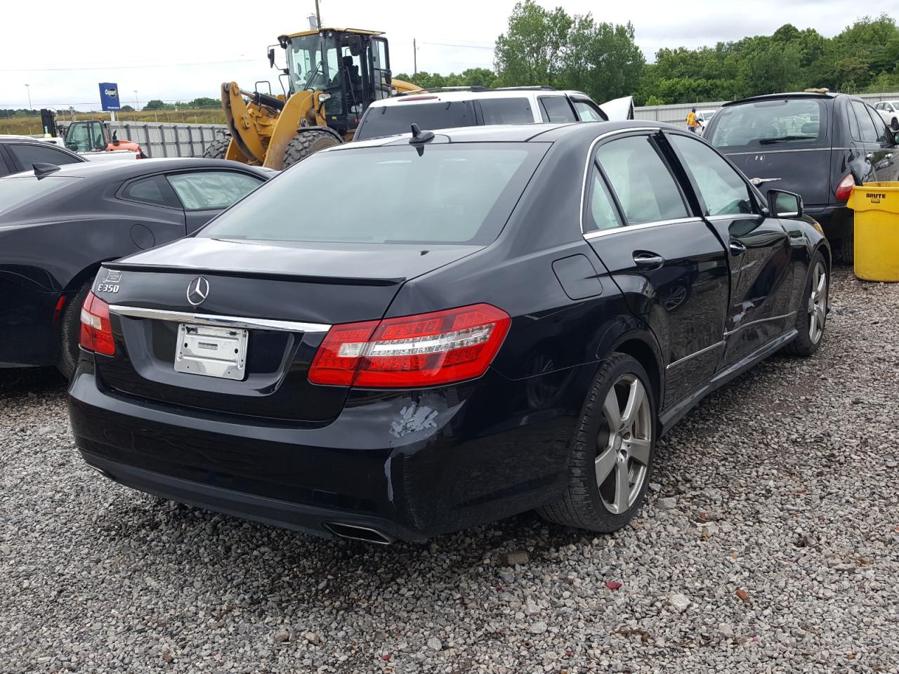 Photo 4 from auction – 2011 MERCEDES-BENZ E 350 with VIN WDDHF5GB6BA273677