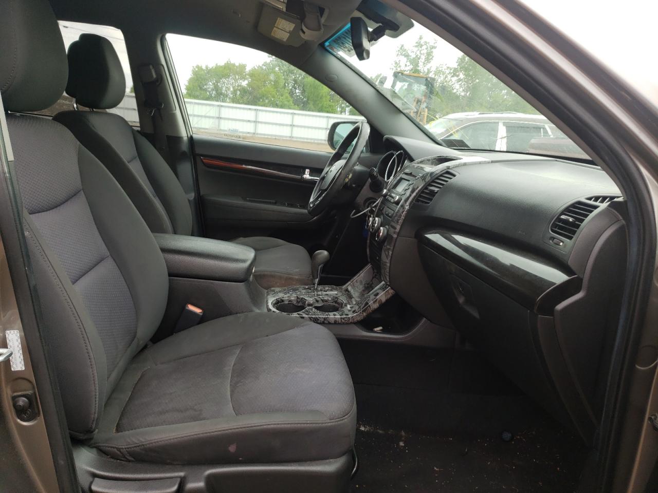 Photo 5 from auction – 2011 KIA SORENTO BA with VIN 5XYKTDA15BG021843