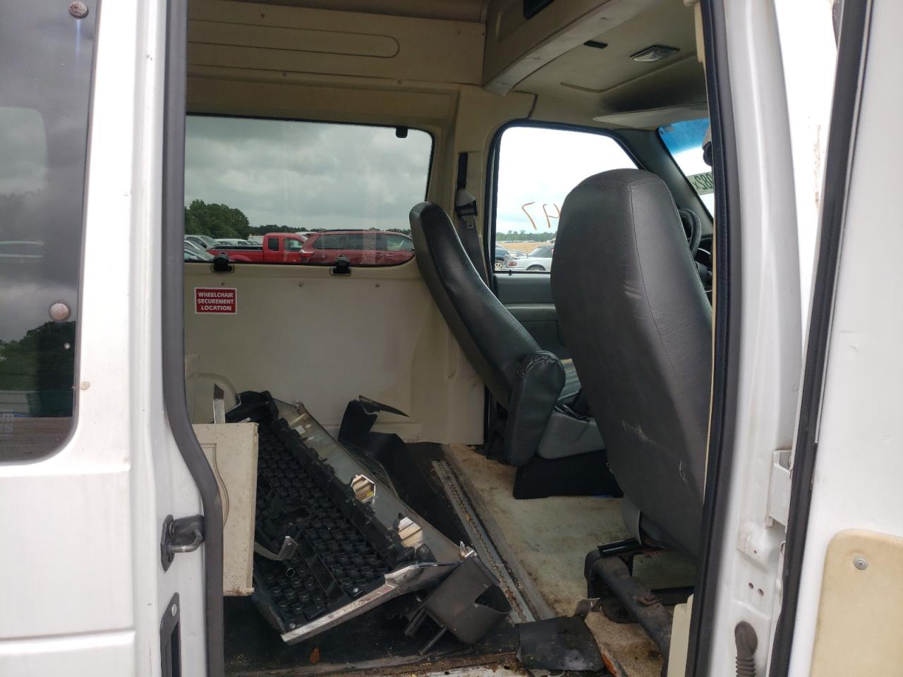 Photo 6 from auction – 2003 FORD ECONOLINE with VIN 1FDNS24L83HB21442