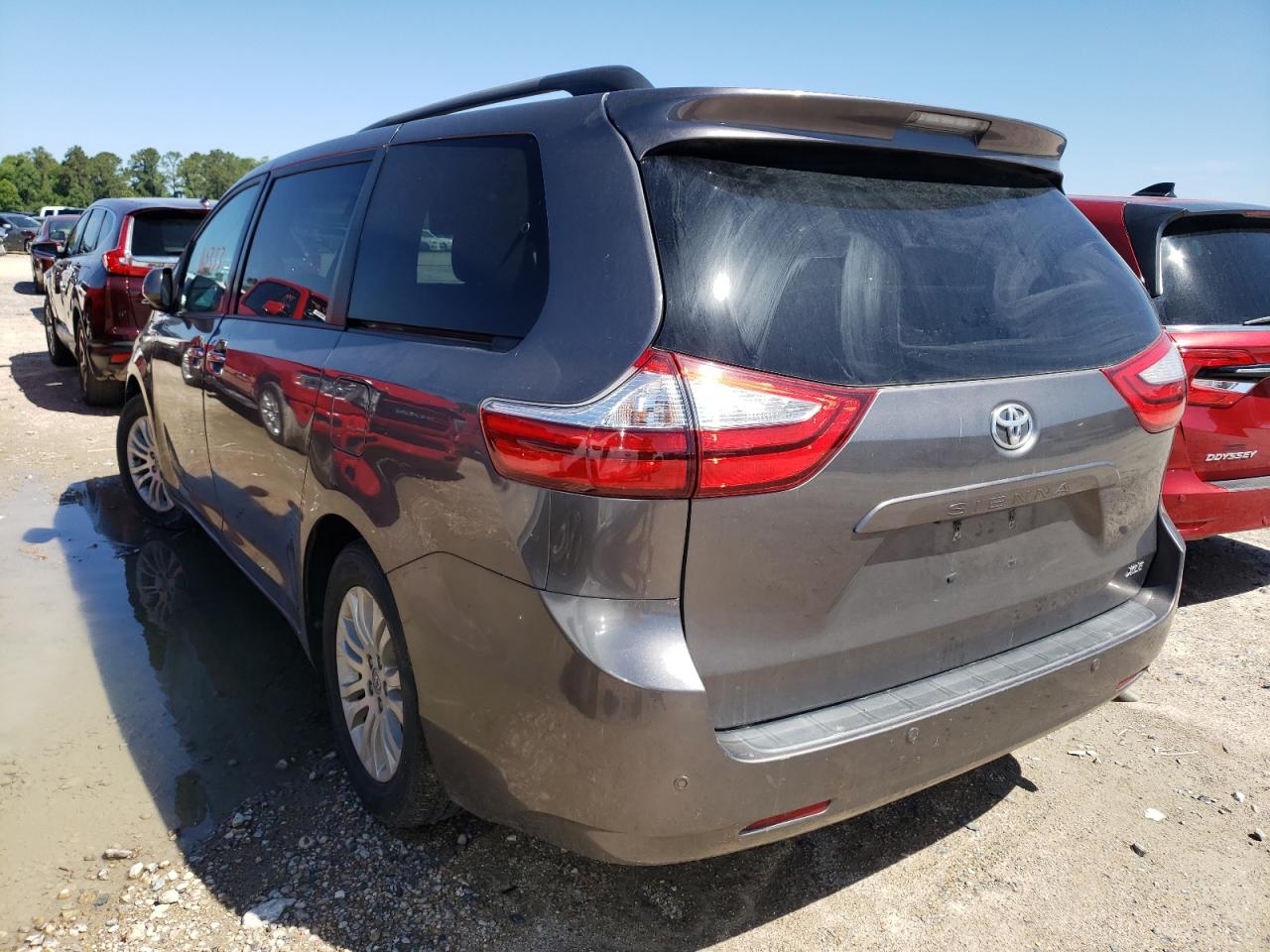 Photo 16 from auction – 2015 TOYOTA SIENNA XLE with VIN 5TDYK3DC7FS545735