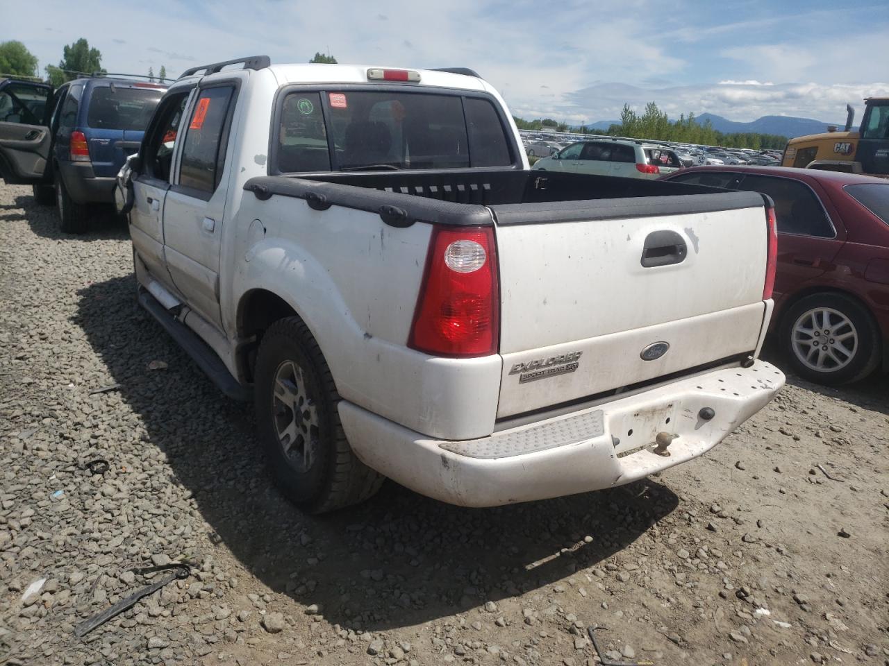 Photo 3 from auction – 2005 FORD EXPLORER S with VIN 1FMZU77K65UB80124