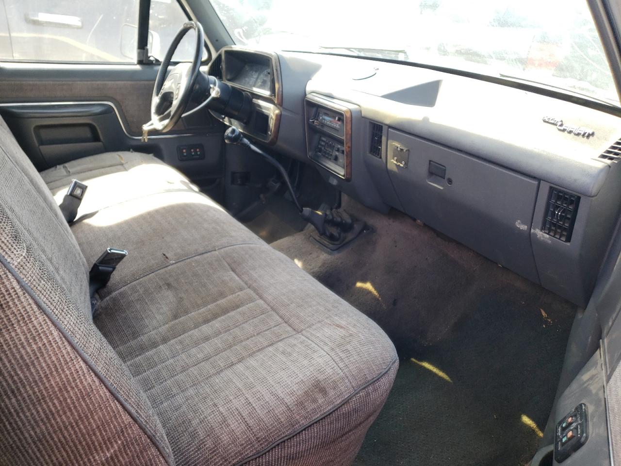 Photo 5 from auction – 1989 FORD F150 with VIN 1FTEF15Y9KLB47265