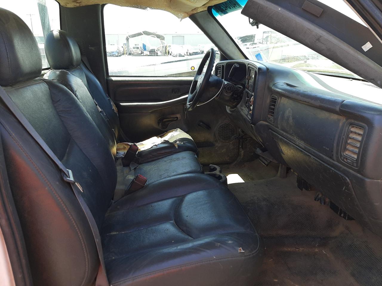 Photo 5 from auction – 2005 CHEVROLET SILVERADO with VIN 1GCEC14V95E185815
