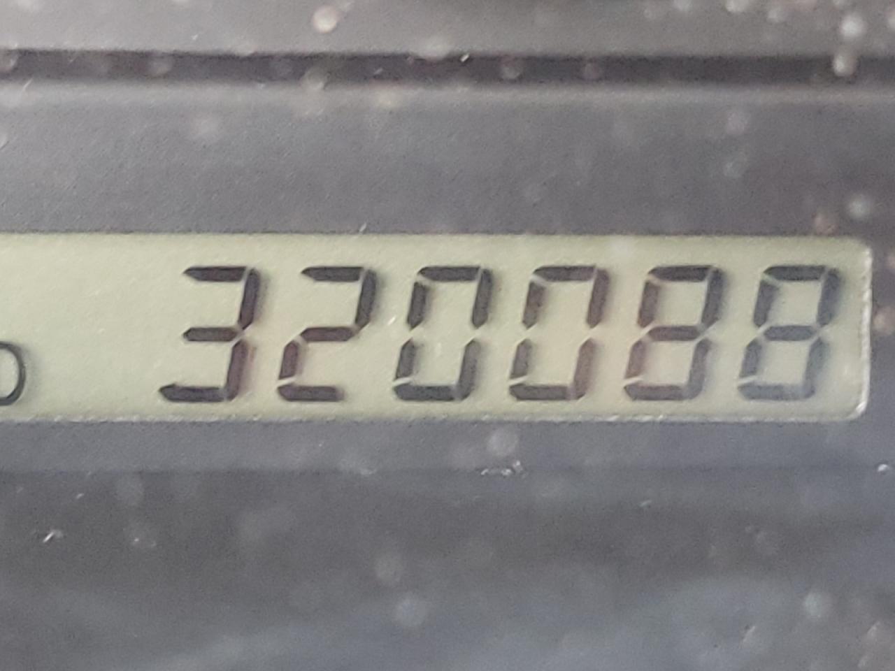 Photo 8 from auction – 2002 TOYOTA CAMRY LE with VIN JTDBE32K820119184
