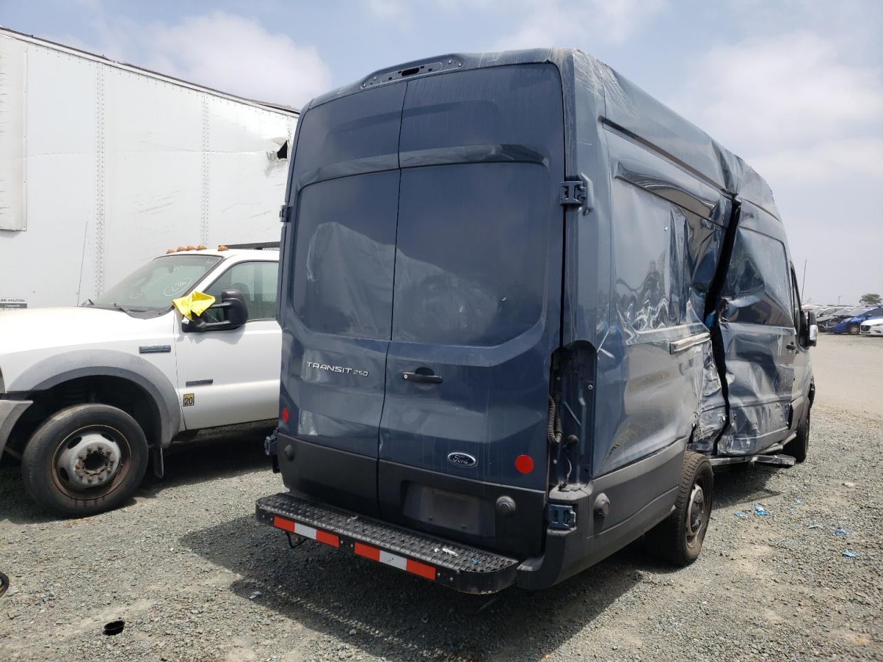 Photo 4 from auction – 2019 FORD TRANSIT T- with VIN 1FTYR3XM1KKB33148