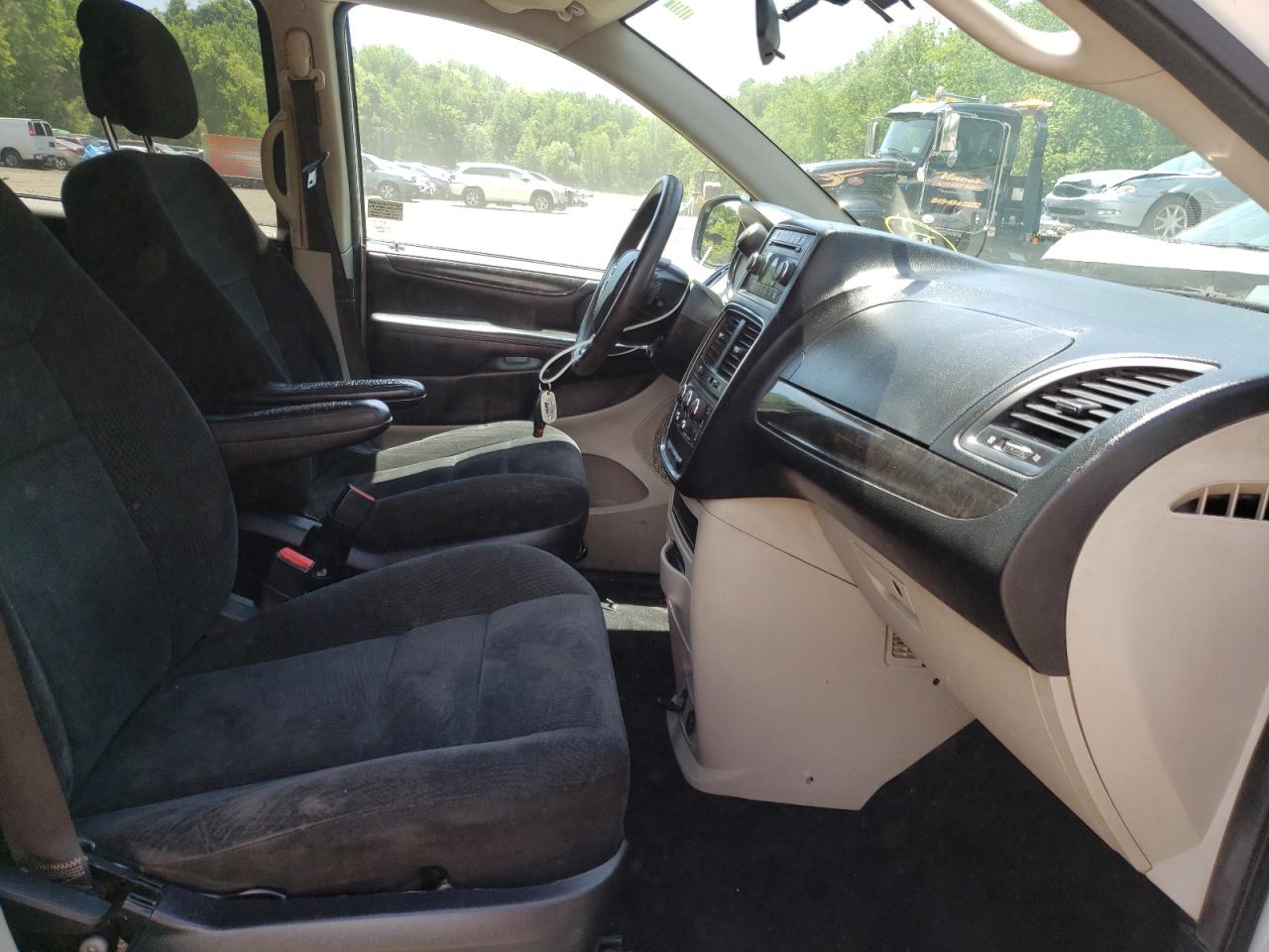 Photo 5 from auction – 2017 DODGE GRAND CARA with VIN 2C4RDGBG9HR627148