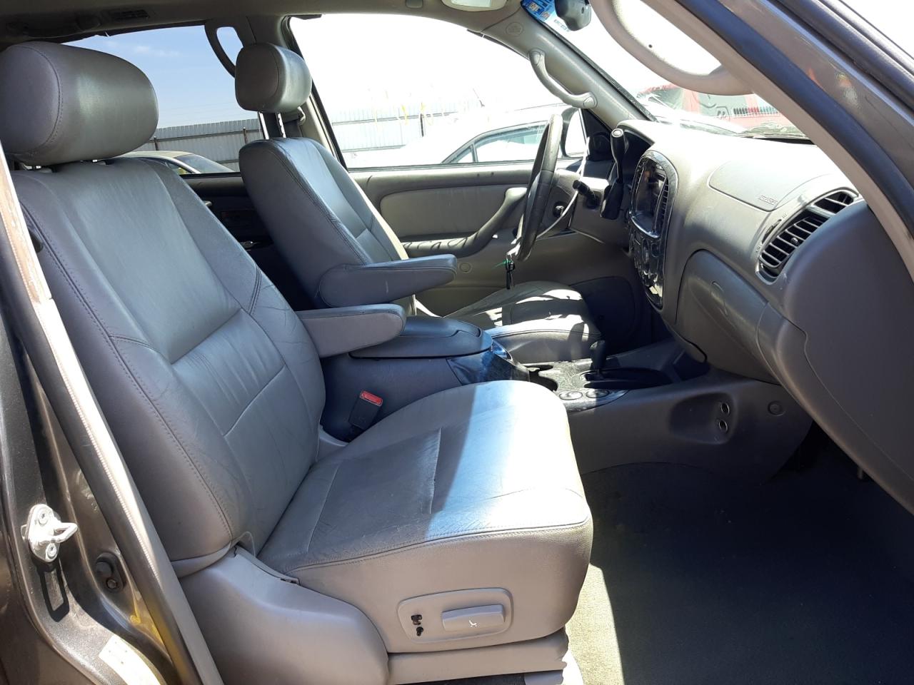 Photo 5 from auction – 2003 TOYOTA SEQUOIA LI with VIN 5TDBT48A53S182607