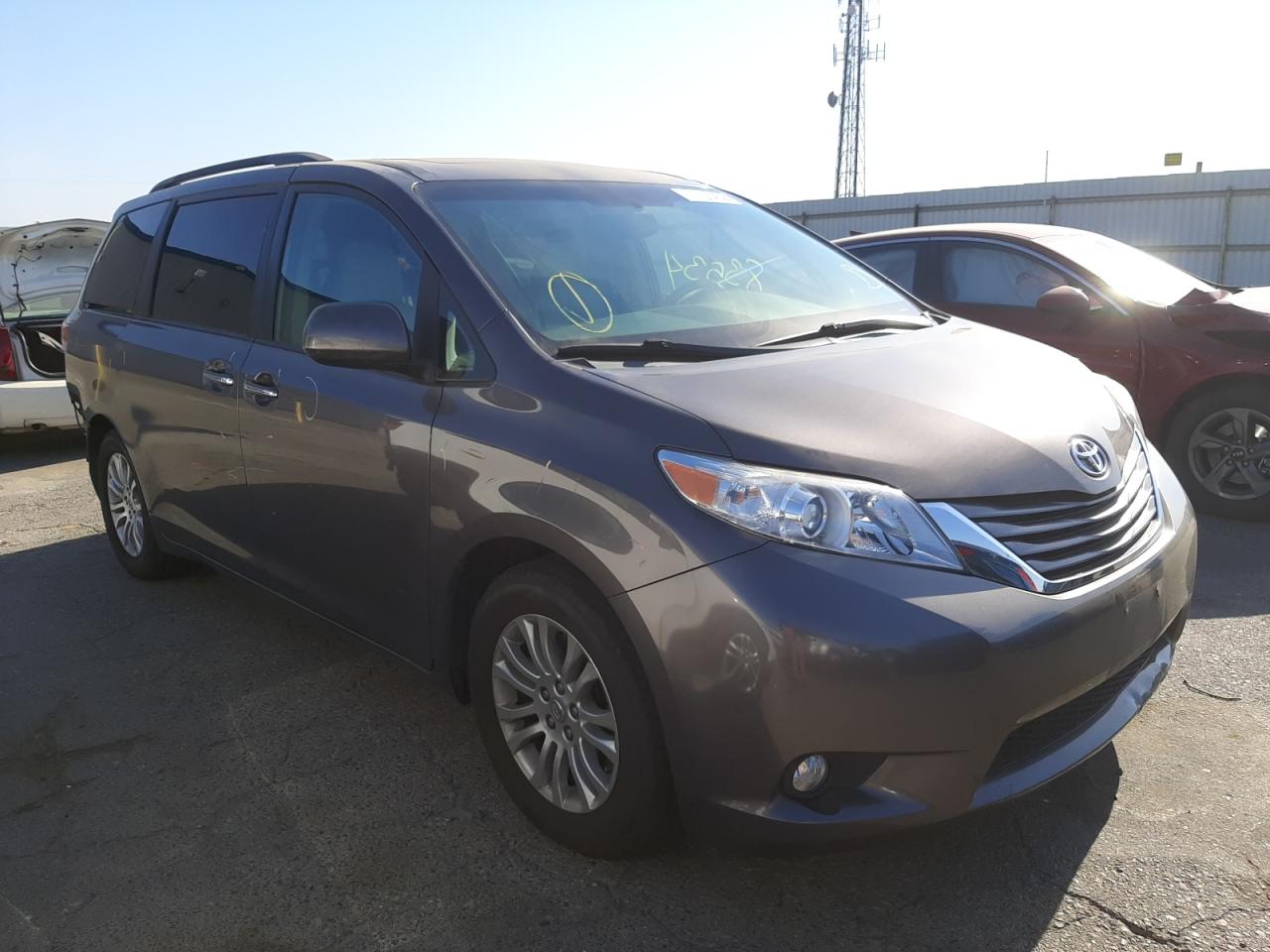 TOYOTA SIENNA XLE 2013 with VIN 5TDYK3DC5DS358927 - Photo from auction