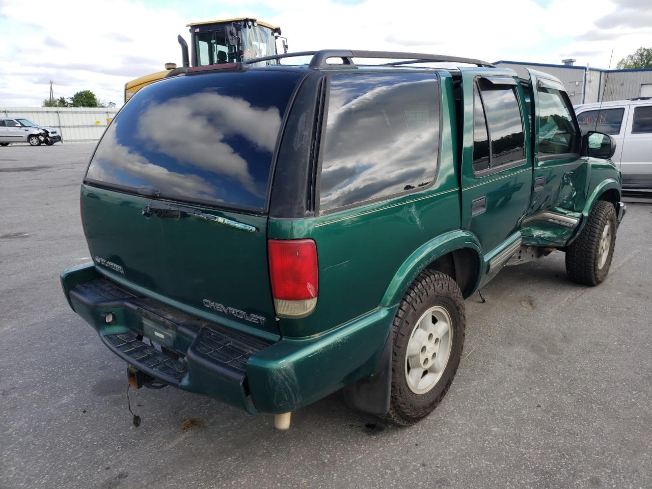 Photo 4 from auction – 2000 CHEVROLET BLAZER with VIN 1GNDT13W5YK264045