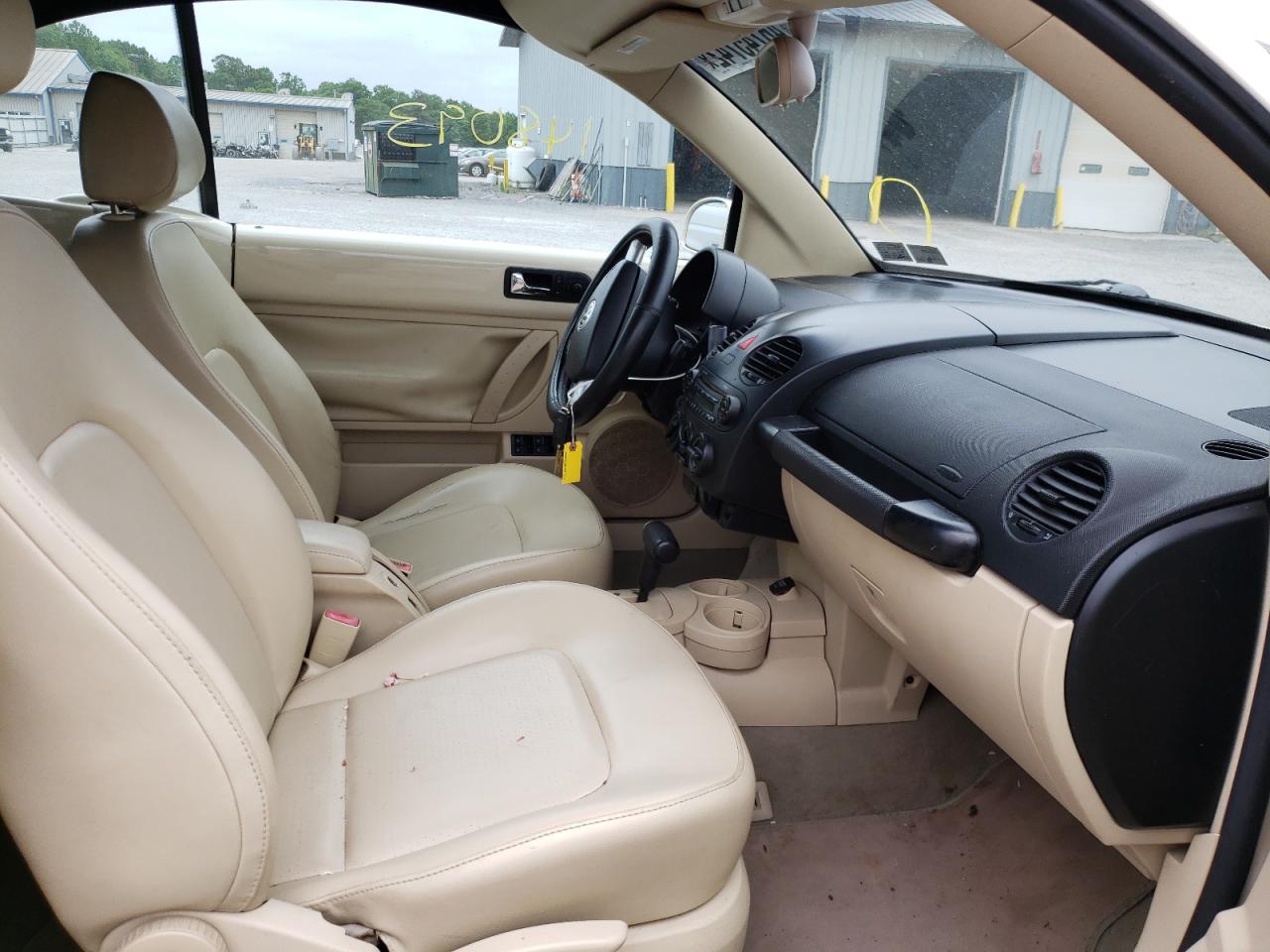 Photo 5 from auction – 2004 VOLKSWAGEN NEW BEETLE with VIN 3VWCM31Y54M340915